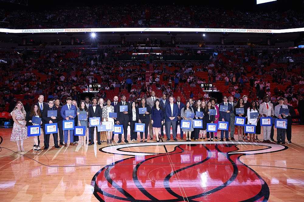 2023 scholarship winners on the court